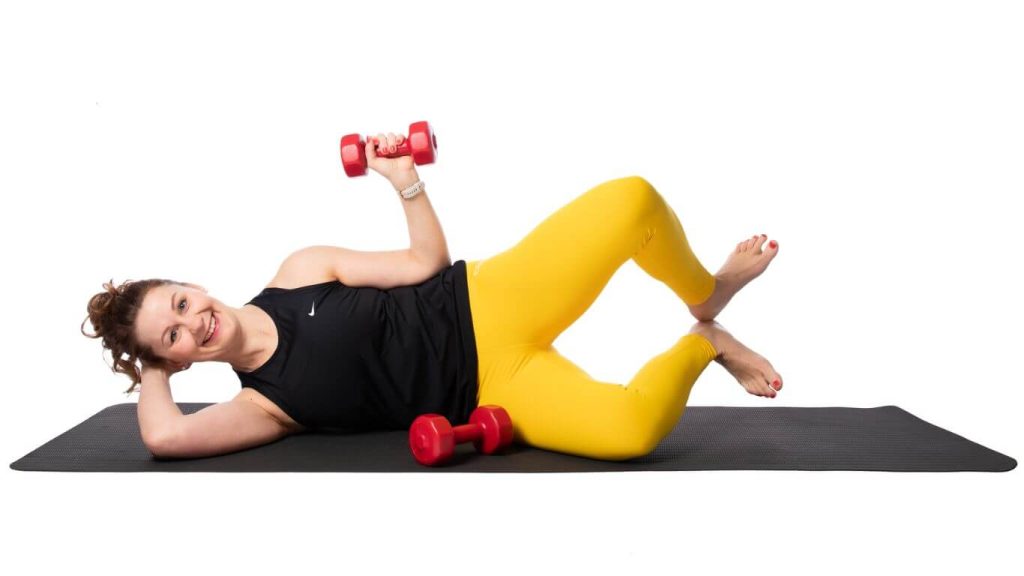Pilates opettaa kehonhallintaa sekä liikkeitä joilla kuntoutat esim. selkäkipua, olkapää vaivoja tms. Pilates-tunneilla käytetään erilaisia pienvälineitä kuten käsipainoja.